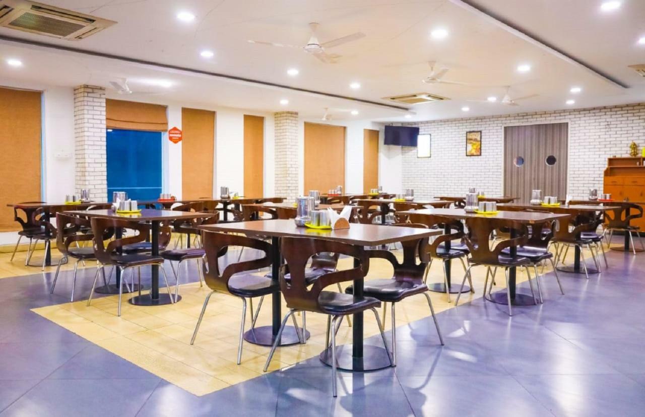 First Inn Hotels Chennai Extérieur photo